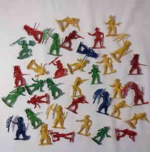 Vintage Cowboys And Indians Lot Of 35 Greenbriar Plastic Toys Approx 2" - Picture 1 of 5