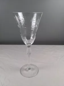Vaso de vidrio grabado floral de corte transparente, vintage, para agua o vino, 8 1/2" - Imagen 1 de 7