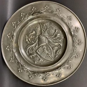 Antigua placa de peltre heráldico diseño de pared desenfrenada cruzada león católica 1312 - Imagen 1 de 16