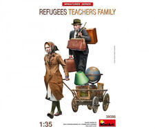 MiniArt 38086 Refugees Teachers Family - Lehrer Zivilisten - 1 35