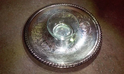 Plato vintage de plata para astillas y inmersiones con cuenco de vidrio Foto 1 de 3