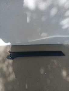 Land Rover LR3 LR4 Driver Left Side Front Wind Shield A Pillar Trim Molding - Picture 1 of 6