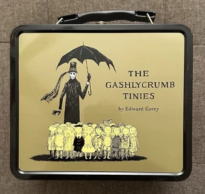 Edward Gorey The Gashlycrumb Tinies Metall Brotdose Dose Gothic Spooky Halloween - Bild 1 von 8