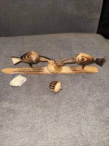 Juguete mecánico vintage de madera tallada a mano de arte popular polaco 1973 con etiqueta - Imagen 1 de 8