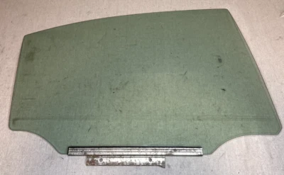 Cristal pasajero trasero derecho Lexus IS250 IS350 2006-2014 RH OEM 68113-53132 Foto 1 de 3