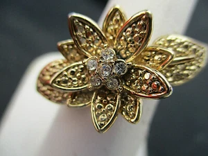Cocktail Ring strukturiert weich goldfarben Blätter klar Strass Mitte 7,25 Größe - Bild 1 von 4