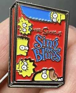 The Simpsons Sing The Blues Kassette Band Metall Emaille Pin Anstecker Bart Homer Lisa - Bild 1 von 2