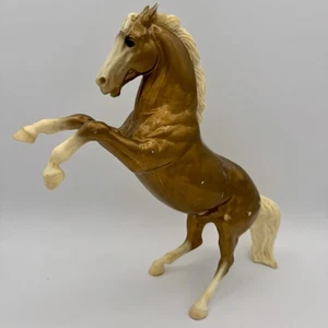 De colección 1964 Breyer Decorador Modelo Oro Verdadero Dije Semental de Lucha #3031 RARO - Imagen 1 de 20