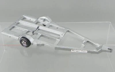 Remolque de colección 1981 Ertl #3641 acero negro Max Blazer camión bass boat guardabosques en muy buena condición Foto 1 de 4