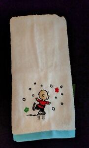 NWT PEANUTS Holiday Christmas Hand Towel W/ Charlie Brown Ice Skating 