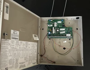 ADT SafeWatch Pro 3000 Alarm Security System 8 Zones - w/ Fire Alarm module 3NWT - Picture 1 of 4