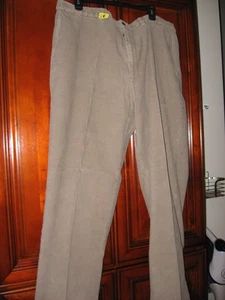 Haggar, Pantalones Cordoroy Beige, 10" Bootleg, 100% Algodón, 42" Cintura Cómoda x 32" Entrepierna - Imagen 1 de 8