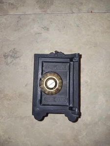 Vintage/Antique PENN CRAFT Safe Deposit Cast Iron Combination Lock Coin Bank - Picture 1 of 16