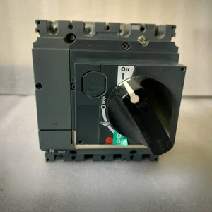 SCHNEIDER MOLDED CASE CIRCUIT BREAKER CVS250A 250AMP 4POLE 50-60HZ 690V-AC - Picture 1 of 7