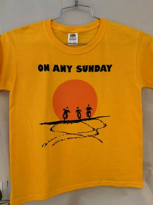 CAMISETA PÓSTER DE PELÍCULA JUVENIL/NIÑO ON ANY DOMINGO STEVE McQUEEN PELÍCULA MOTOCICLETA Foto 1 de 2