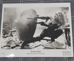 Original 'Polygram' press photo 'Barb Wire' Pamela Anderson with guns - Picture 1 of 1