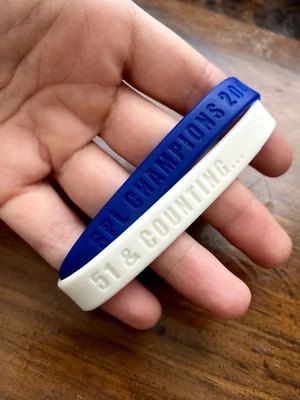 Pulsera Atlética Doble Campeón del Club de Fútbol de Escocia Rangers FC 2005 De Colección Foto 1 de 4