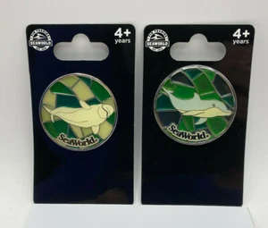 2er Set Buntglas SeaWorld Sammlerstück Handelsstifte Delfin & Wal - Bild 1 von 12