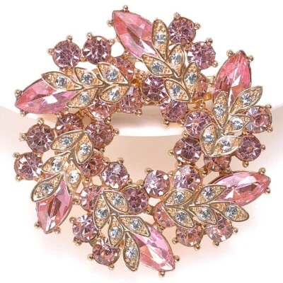 Lindo Broche Rosa Claro Grinalda Flor Guirlanda Strass Inspirado no Vintage - Imagem 1 de 3