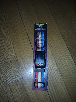 1x Collar de perro con hebilla temática Wonder Woman - Tamaño de cuello pequeño de 9”-15” - Nuevo Foto 1 de 4