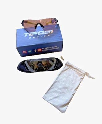 Tifosi Sunglasses new with smoke and clear interchangeable lenses and soft case - Image 1 of 4