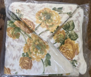 1970s Bath towel set Bone with Gold floral Springmaid New - Picture 1 of 4