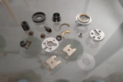 Cámara telémetro Leitz Leica NOS - Piezas de repuesto 18 piezas Foto 1 de 4