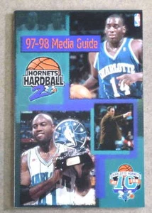 CHARLOTTE HORNETS NBA BASKETBALL MEDIA GUIDE - 1997 1998 - QUASI NUOVO - Foto 1 di 1