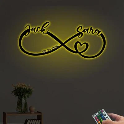 Arte de pared de metal con nombres de pareja personalizados con luces LED, decoración de símbolos infinitos Foto 1 de 4