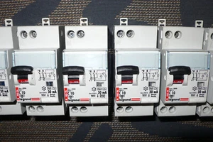 DISJONCTEUR DIFFERENTIEL 10A 30mA TYPE A et Hpi, LEGRAND 10AMPERE 2P0LE PC.4,5KA - Imagen 1 de 9