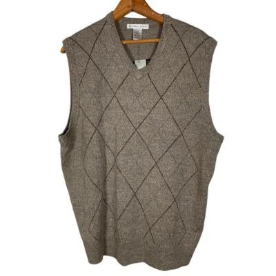NEW  Geoffrey Beene Extra Soft Argyle  V-Neck Sweater Vest      Size: L - Image 1 of 4