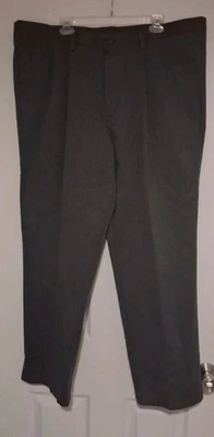 Dockers 男式裤子,尺寸 44x30,深灰色,正面打褶,直筒,经典合身 — 第 1/4 张图片