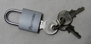 Pathfinder Kofferschloss mit 3 Schlüssel kleines Gepäckschloss Metall Vorhängeschloss - Bild 1 von 2