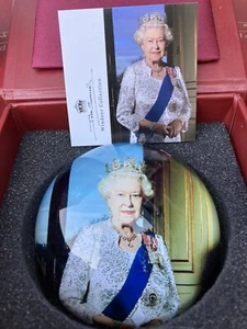 Royal Queen Elizabeth II offizielles Porträt BAPIERGEWICHT von John Swannell NEU - Bild 1 von 9
