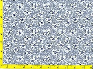 Weiße Loopy Blumen mit blauen Punkten Schatten halber Hof CFLBLU03195 - Bild 1 von 1
