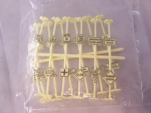 Bachmann 36 Pc Sign and Telegraph Pole Set - NIB - Picture 1 of 4