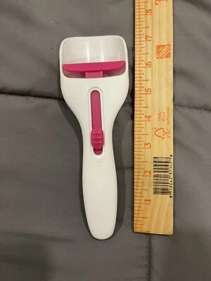 Tovolo 2,44 pol. L x 7,75 L colher de cupcake de plástico fúcsia/branco 1 peça. - Imagem 1 de 3