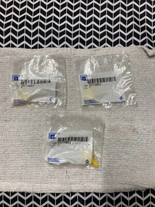 gm oem 25774893 Chevy Traverse Door Moulding Clip 2010 and up lot of 3 - Picture 1 of 3