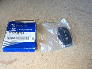 Conjunto de llaves remotas Hyundai IX35 / Tucson 13 - 15. Original 954302S750 - Imagen 1 de 2