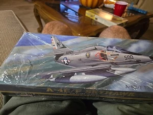 VINTAGE HASEGAWA 1/72 McDONNELL DOUGLAS A-4E/F SKYHAWK #2614 - Picture 1 of 1