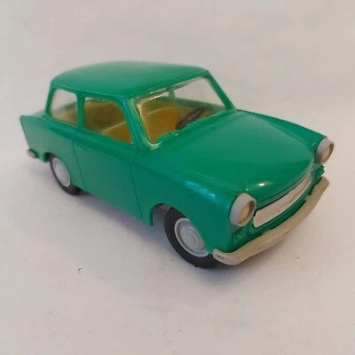 Винтажная пластиковая игрушка для трения DDR Germany Green Trabant 601 — 17 см - Изображение 1 из 4