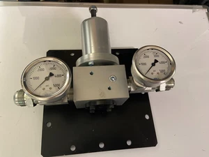 Nordson 1096874 Cp Ii Inline Regulator + 2 valves and mounting plate - Picture 1 of 3
