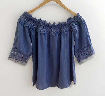 Blusa Top Iz Byer Tejido Diseño Mujer Pequeña Fuera del Hombro Aireada Fluida Foto 1 de 4