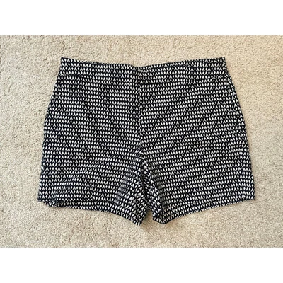 WHBM 拉短裤加大码 14 弹力 5 英寸平前礼服短裤中腰 — 第 1/4 张图片