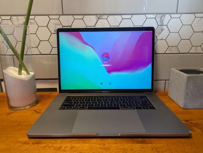 Apple MacBook Pro A1707 2016 i7 7ª generación 2,90 GHz 16 GB/500 GB SSD - PARA REPUESTOS Foto 1 de 4