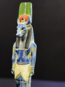 Estatua de la diosa hathor en forma de vaca, hecha por manos egipcias - Imagen 1 de 9