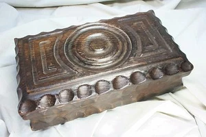 Caja de madera maciza. Tallada con ondulaciones. - Imagen 1 de 6