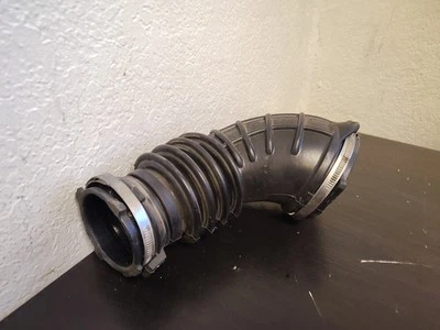 Manguera de admisión de aire Audi A4 2011-2013 2,0 L Foto 1 de 4