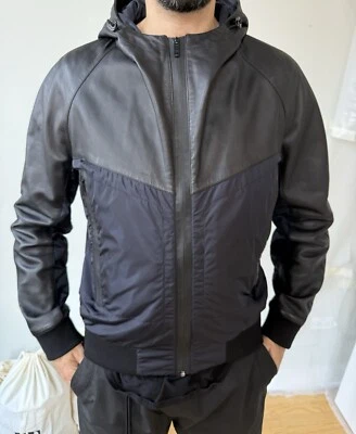 Chaqueta con Capucha Estampado Logotipo Givenchy (Talla M 48), Piel de Cordero, Negro/Azul Foto 1 de 4