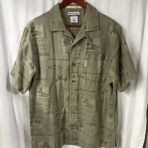 De Colección Columbia Para Hombres M River Lodge Botón S/S Tiburones y Palmeras, Verde Oliva. - Imagen 1 de 6